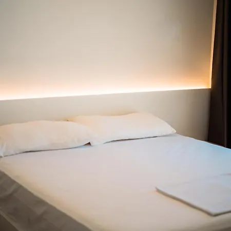 Hotel 196