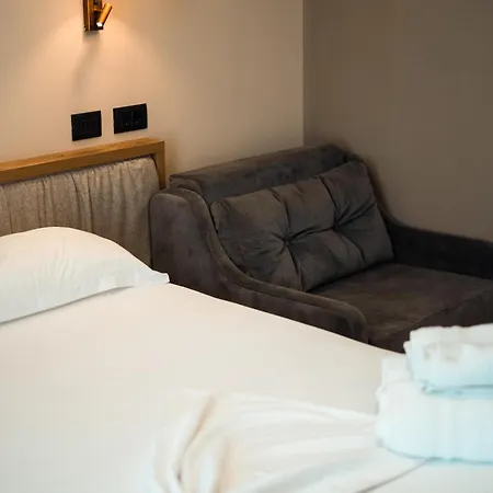 196 Hotel