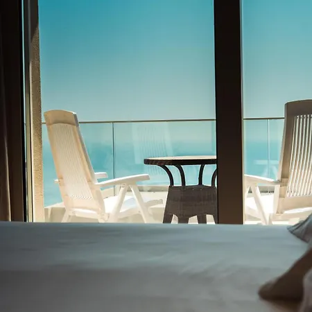 Hotel 196